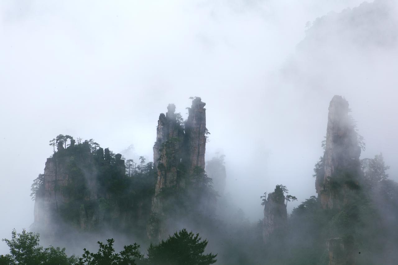 Guihua Road 106Th Hostel Zhangjiajie Exterior photo